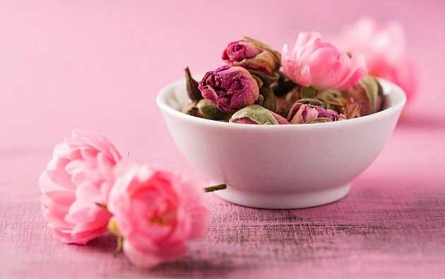 خواص مفید گل سرخ برای درمان یبوست خواص مفید گل سرخ برای درمان یبوست