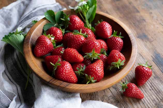 خواص مفید توت فرنگی برای بیماری کم خونی