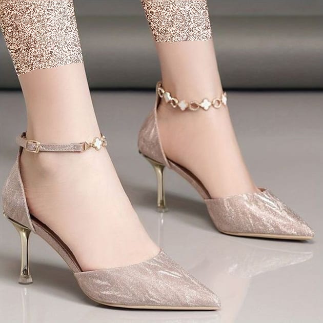 مدل های کفش عروس فوق العاده زیبایی بندی نگین دار طلایی