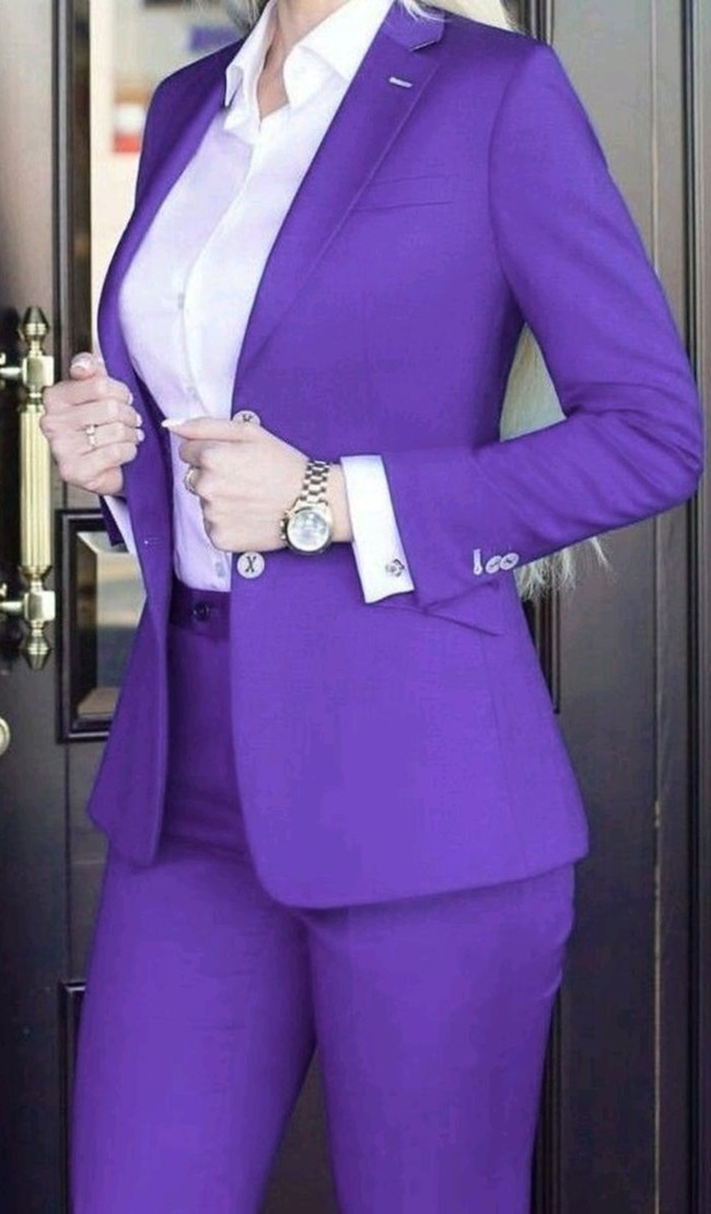 کت شلوار زنانه جذاب و لاکچری بنفش با پیراهن سفید