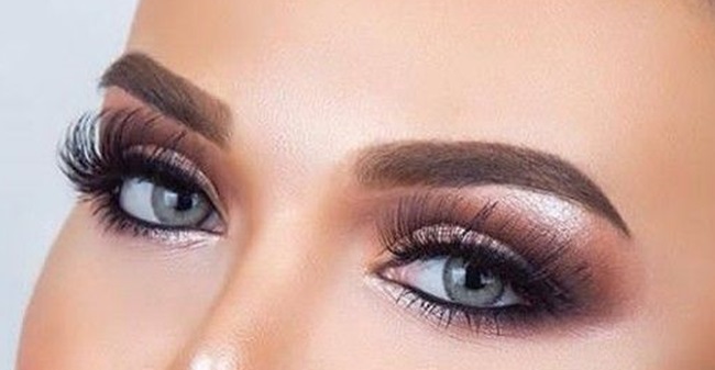 ست کردن آرایش ابرو با سایه چشم و خط چشم