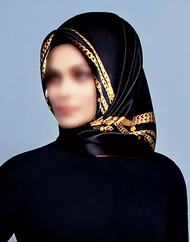 روسری مشکی حریر طرح دار زنانه روسری مشکی حریر طرح دار زنانه